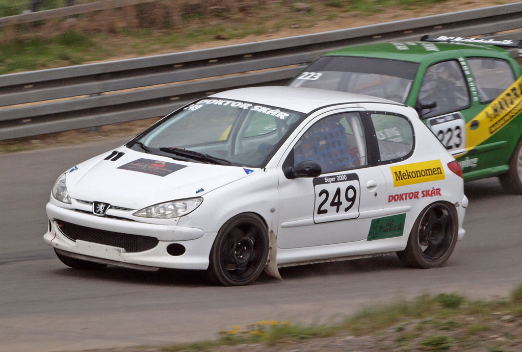 Thomas Mark kørte sig frem til en firer i Super 2000 med sin nybyggede Peugeot 206
(Foto: Åge Kirketerp Jensen)